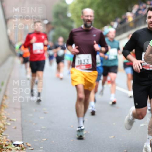 05.10.2025 - 20. swb-Marathon Bremen Michael Strokosch http://msf.ph/oto/9215588 05.10.2025 12:46:48 Laufen 1933 meine-sportfotos.de