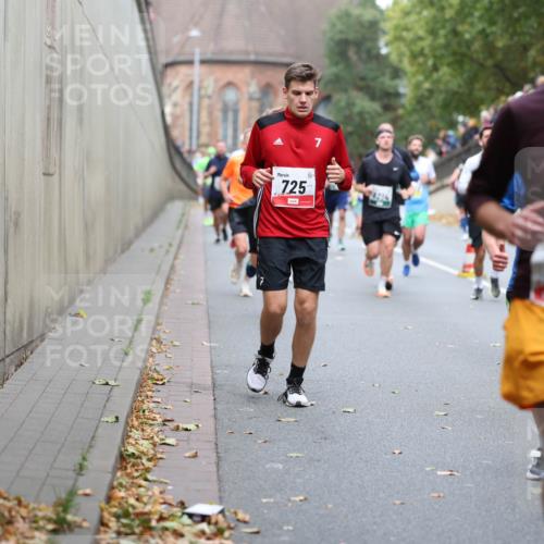 05.10.2025 - 20. swb-Marathon Bremen Michael Strokosch http://msf.ph/oto/9215589 05.10.2025 12:46:49 Laufen 7, 725, 4216, 1933 meine-sportfotos.de