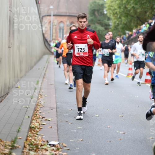 05.10.2025 - 20. swb-Marathon Bremen Michael Strokosch http://msf.ph/oto/9215590 05.10.2025 12:46:49 Laufen 725, 1933 meine-sportfotos.de