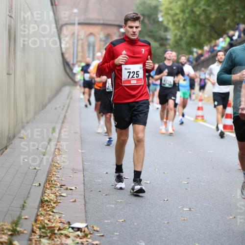 05.10.2025 - 20. swb-Marathon Bremen Michael Strokosch http://msf.ph/oto/9215591 05.10.2025 12:46:50 Laufen 725, 79 meine-sportfotos.de
