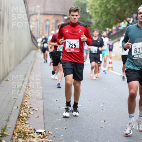 05.10.2025 - 20. swb-Marathon Bremen Michael Strokosch http://msf.ph/oto/9215592 05.10.2025 12:46:50 Laufen 725, 6317, 79 meine-sportfotos.de
