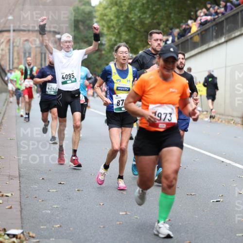 05.10.2025 - 20. swb-Marathon Bremen Michael Strokosch http://msf.ph/oto/9215597 05.10.2025 12:46:54 Laufen 4046, 4095, 87, 1973 meine-sportfotos.de