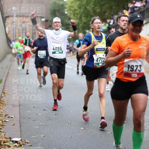 05.10.2025 - 20. swb-Marathon Bremen Michael Strokosch http://msf.ph/oto/9215598 05.10.2025 12:46:55 Laufen 4095, 8712, 1973 meine-sportfotos.de