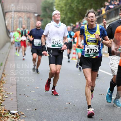 05.10.2025 - 20. swb-Marathon Bremen Michael Strokosch http://msf.ph/oto/9215599 05.10.2025 12:46:55 Laufen 4095, 8712, 1973 meine-sportfotos.de