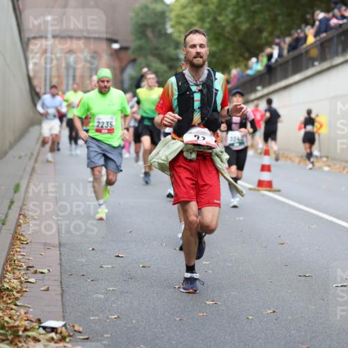 05.10.2025 - 20. swb-Marathon Bremen Michael Strokosch http://msf.ph/oto/9215611 05.10.2025 12:47:00 Laufen 2235, 77, 3040 meine-sportfotos.de
