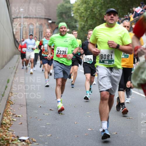 05.10.2025 - 20. swb-Marathon Bremen Michael Strokosch http://msf.ph/oto/9215613 05.10.2025 12:47:01 Laufen 56, 2235, 3254, 9081, 72 meine-sportfotos.de