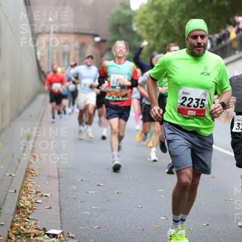 05.10.2025 - 20. swb-Marathon Bremen Michael Strokosch http://msf.ph/oto/9215615 05.10.2025 12:47:03 Laufen 2235, 3254 meine-sportfotos.de