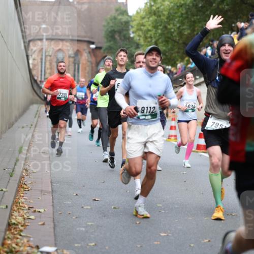 05.10.2025 - 20. swb-Marathon Bremen Michael Strokosch http://msf.ph/oto/9215620 05.10.2025 12:47:05 Laufen 7201, 5, 9112, 4034, 795 meine-sportfotos.de