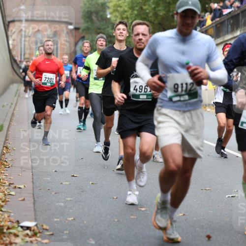 05.10.2025 - 20. swb-Marathon Bremen Michael Strokosch http://msf.ph/oto/9215621 05.10.2025 12:47:06 Laufen 7201, 496, 9112, 7951 meine-sportfotos.de