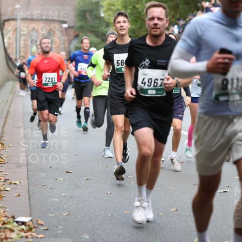 05.10.2025 - 20. swb-Marathon Bremen Michael Strokosch http://msf.ph/oto/9215622 05.10.2025 12:47:06 Laufen 7201, 56, 4967, 9112, 75 meine-sportfotos.de