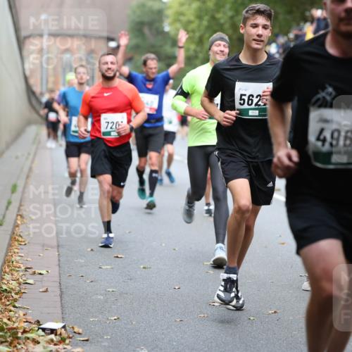 05.10.2025 - 20. swb-Marathon Bremen Michael Strokosch http://msf.ph/oto/9215623 05.10.2025 12:47:07 Laufen 720, 562, 4967 meine-sportfotos.de