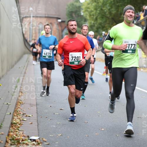 05.10.2025 - 20. swb-Marathon Bremen Michael Strokosch http://msf.ph/oto/9215624 05.10.2025 12:47:08 Laufen 4879, 7201, 177, 5621 meine-sportfotos.de