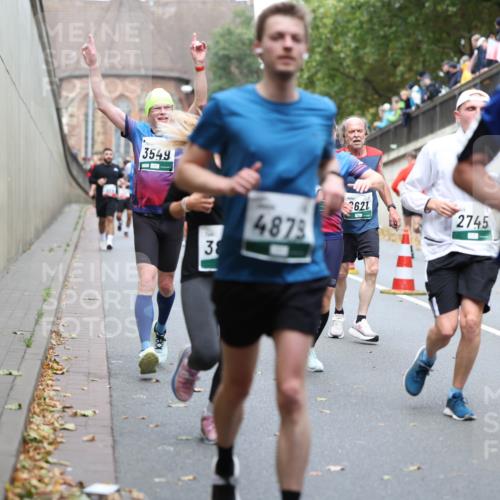 05.10.2025 - 20. swb-Marathon Bremen Michael Strokosch http://msf.ph/oto/9215630 05.10.2025 12:47:10 Laufen 3549, 38, 4879, 2621, 440, 2745 meine-sportfotos.de