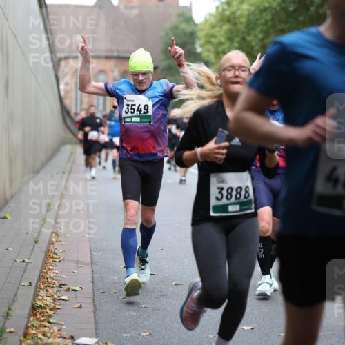 05.10.2025 - 20. swb-Marathon Bremen Michael Strokosch http://msf.ph/oto/9215631 05.10.2025 12:47:11 Laufen 5247, 3549, 3888, 4873, 274 meine-sportfotos.de