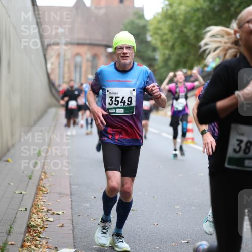 05.10.2025 - 20. swb-Marathon Bremen Michael Strokosch http://msf.ph/oto/9215632 05.10.2025 12:47:12 Laufen 10, 024, 3549, 3888 meine-sportfotos.de