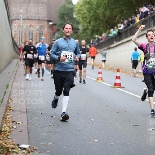 05.10.2025 - 20. swb-Marathon Bremen Michael Strokosch http://msf.ph/oto/9215636 05.10.2025 12:47:13 Laufen 27, 6030 meine-sportfotos.de