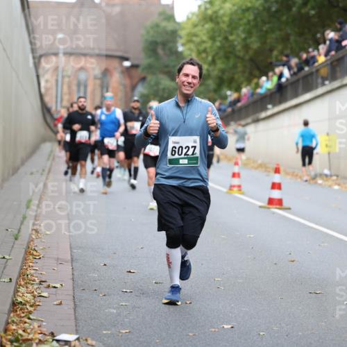 05.10.2025 - 20. swb-Marathon Bremen Michael Strokosch http://msf.ph/oto/9215637 05.10.2025 12:47:14 Laufen 6027, 6030 meine-sportfotos.de