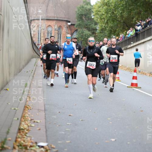 05.10.2025 - 20. swb-Marathon Bremen Michael Strokosch http://msf.ph/oto/9215640 05.10.2025 12:47:15 Laufen 958, 843, 1082, 45, 1568, 9 meine-sportfotos.de