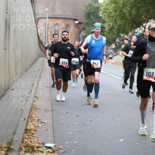 05.10.2025 - 20. swb-Marathon Bremen Michael Strokosch http://msf.ph/oto/9215644 05.10.2025 12:47:17 Laufen 3604, 958, 843, 58, 1082 meine-sportfotos.de