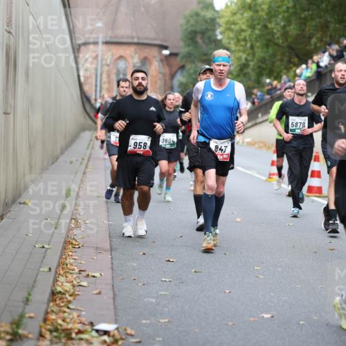 05.10.2025 - 20. swb-Marathon Bremen Michael Strokosch http://msf.ph/oto/9215645 05.10.2025 12:47:18 Laufen 958, 3604, 847, 5878, 1082 meine-sportfotos.de