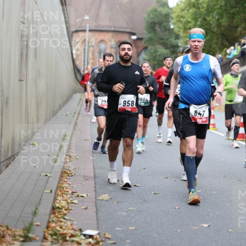 05.10.2025 - 20. swb-Marathon Bremen Michael Strokosch http://msf.ph/oto/9215646 05.10.2025 12:47:19 Laufen 828, 958, 3604, 843 meine-sportfotos.de