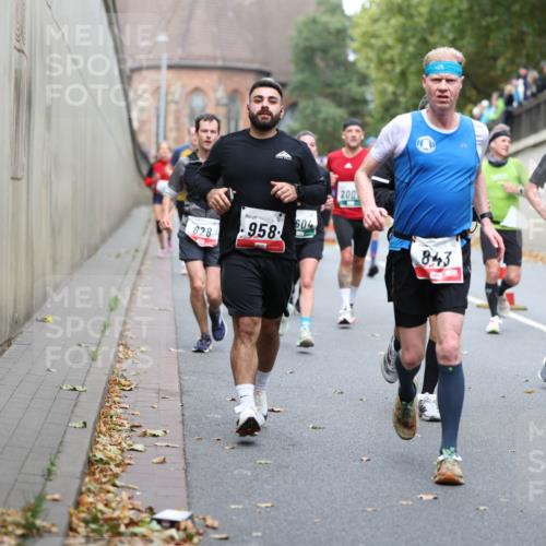 05.10.2025 - 20. swb-Marathon Bremen Michael Strokosch http://msf.ph/oto/9215647 05.10.2025 12:47:19 Laufen 828, 958, 604, 200, 843, 5878 meine-sportfotos.de