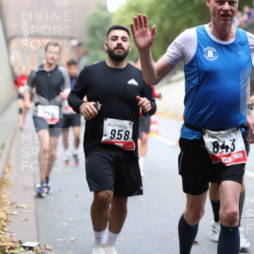 05.10.2025 - 20. swb-Marathon Bremen Michael Strokosch http://msf.ph/oto/9215648 05.10.2025 12:47:20 Laufen 958, 843, 00994 meine-sportfotos.de