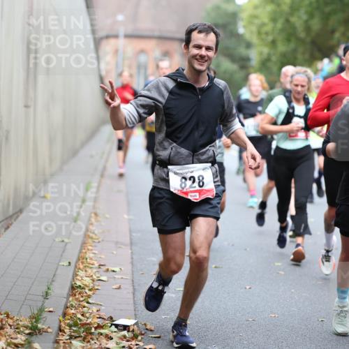 05.10.2025 - 20. swb-Marathon Bremen Michael Strokosch http://msf.ph/oto/9215651 05.10.2025 12:47:22 Laufen 828 meine-sportfotos.de
