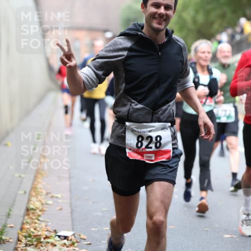 05.10.2025 - 20. swb-Marathon Bremen Michael Strokosch http://msf.ph/oto/9215653 05.10.2025 12:47:22 Laufen 828, 2007 meine-sportfotos.de