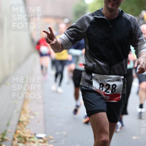 05.10.2025 - 20. swb-Marathon Bremen Michael Strokosch http://msf.ph/oto/9215654 05.10.2025 12:47:22 Laufen 828, 2007 meine-sportfotos.de