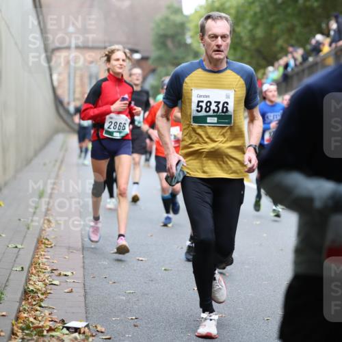 05.10.2025 - 20. swb-Marathon Bremen Michael Strokosch http://msf.ph/oto/9215657 05.10.2025 12:47:25 Laufen 2866, 5836, 421 meine-sportfotos.de