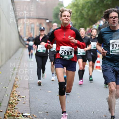 05.10.2025 - 20. swb-Marathon Bremen Michael Strokosch http://msf.ph/oto/9215660 05.10.2025 12:47:26 Laufen 5011, 2866, 6523, 874 meine-sportfotos.de