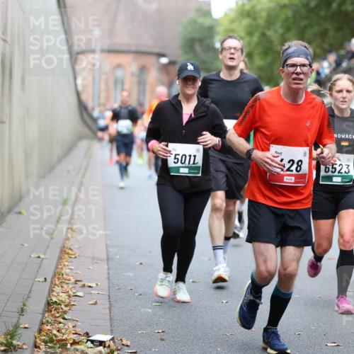 05.10.2025 - 20. swb-Marathon Bremen Michael Strokosch http://msf.ph/oto/9215664 05.10.2025 12:47:27 Laufen 5011, 28, 6523 meine-sportfotos.de