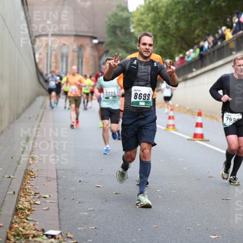 05.10.2025 - 20. swb-Marathon Bremen Michael Strokosch http://msf.ph/oto/9215675 05.10.2025 12:47:32 Laufen 3209, 8699, 7509 meine-sportfotos.de