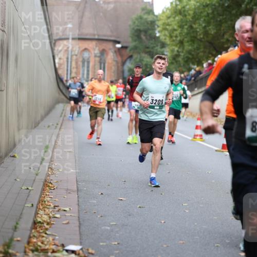 05.10.2025 - 20. swb-Marathon Bremen Michael Strokosch http://msf.ph/oto/9215678 05.10.2025 12:47:33 Laufen 1996, 3209, 8699 meine-sportfotos.de