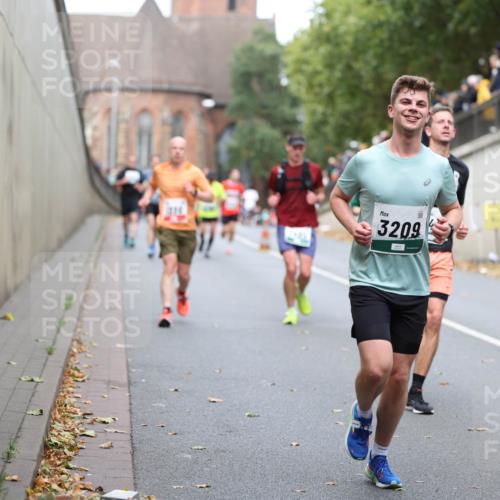 05.10.2025 - 20. swb-Marathon Bremen Michael Strokosch http://msf.ph/oto/9215681 05.10.2025 12:47:34 Laufen 3209 meine-sportfotos.de