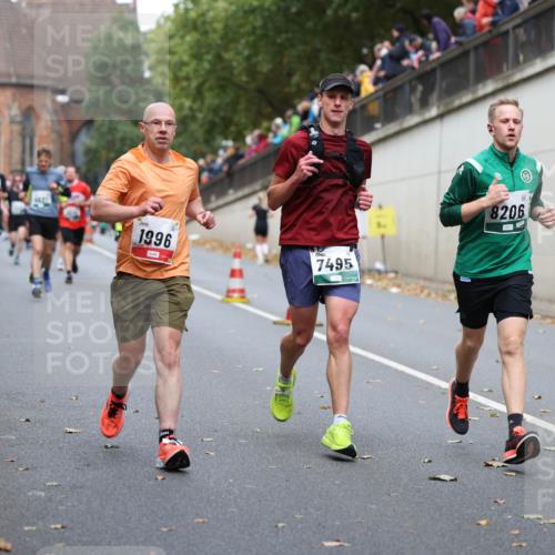 05.10.2025 - 20. swb-Marathon Bremen Michael Strokosch http://msf.ph/oto/9215685 05.10.2025 12:47:37 Laufen 1996, 7495, 8206 meine-sportfotos.de