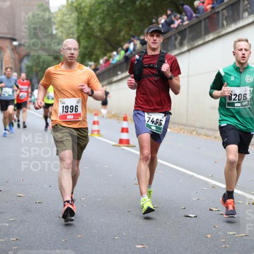 05.10.2025 - 20. swb-Marathon Bremen Michael Strokosch http://msf.ph/oto/9215686 05.10.2025 12:47:37 Laufen 1996, 7495, 8206 meine-sportfotos.de