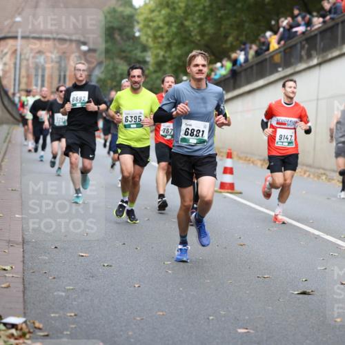 05.10.2025 - 20. swb-Marathon Bremen Michael Strokosch http://msf.ph/oto/9215688 05.10.2025 12:47:41 Laufen 8692, 6395, 767, 6881, 9147 meine-sportfotos.de