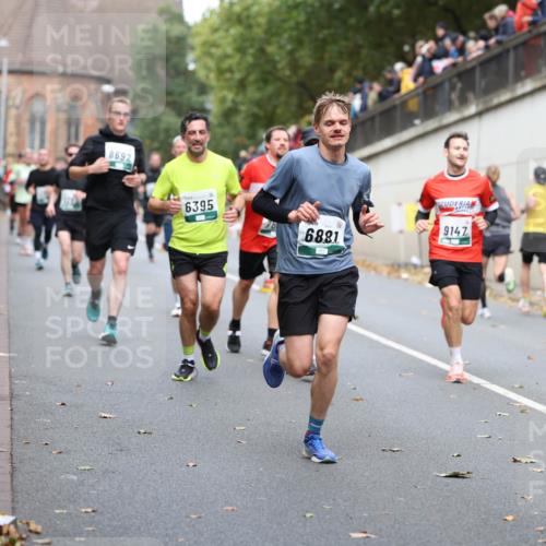 05.10.2025 - 20. swb-Marathon Bremen Michael Strokosch http://msf.ph/oto/9215689 05.10.2025 12:47:41 Laufen 8692, 6395, 6881, 9147 meine-sportfotos.de