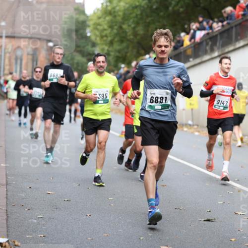 05.10.2025 - 20. swb-Marathon Bremen Michael Strokosch http://msf.ph/oto/9215690 05.10.2025 12:47:42 Laufen 8692, 395, 6881, 9147 meine-sportfotos.de
