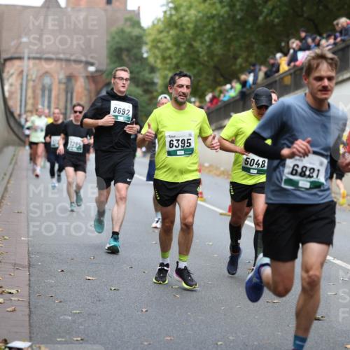 05.10.2025 - 20. swb-Marathon Bremen Michael Strokosch http://msf.ph/oto/9215691 05.10.2025 12:47:42 Laufen 8692, 6395, 5048, 6821, 9147 meine-sportfotos.de