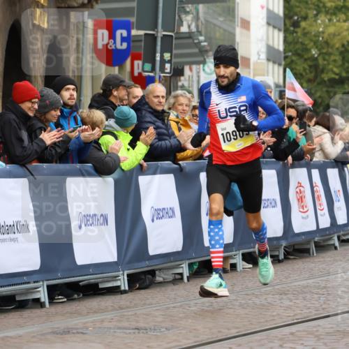05.10.2025 - 20. swb-Marathon Bremen Strokosch-Dieckow http://msf.ph/oto/9219586 05.10.2025 10:31:34 Ziel 10905 meine-sportfotos.de