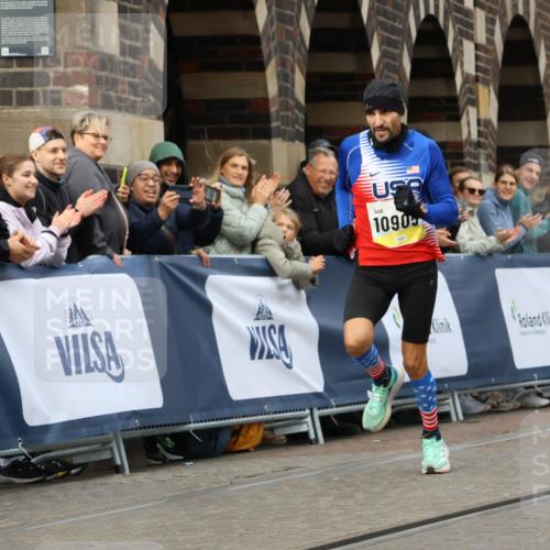 05.10.2025 - 20. swb-Marathon Bremen Strokosch-Dieckow http://msf.ph/oto/9219592 05.10.2025 10:31:36 Ziel 10905 meine-sportfotos.de