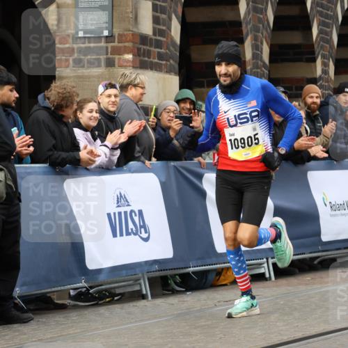 05.10.2025 - 20. swb-Marathon Bremen Strokosch-Dieckow http://msf.ph/oto/9219610 05.10.2025 10:31:37 Ziel 9291, 10905 meine-sportfotos.de