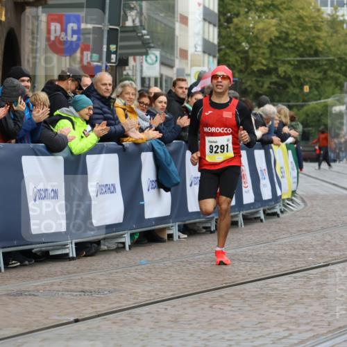 05.10.2025 - 20. swb-Marathon Bremen Strokosch-Dieckow http://msf.ph/oto/9219624 05.10.2025 10:31:44 Ziel 9291 meine-sportfotos.de