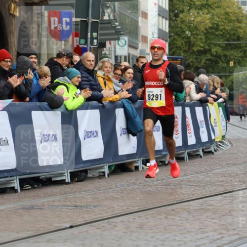 05.10.2025 - 20. swb-Marathon Bremen Strokosch-Dieckow http://msf.ph/oto/9219633 05.10.2025 10:31:45 Ziel 9291 meine-sportfotos.de