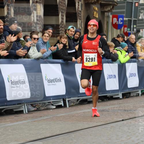 05.10.2025 - 20. swb-Marathon Bremen Strokosch-Dieckow http://msf.ph/oto/9219676 05.10.2025 10:31:46 Ziel 9291 meine-sportfotos.de