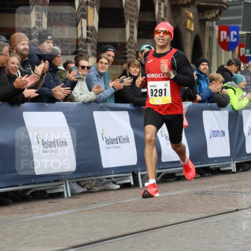 05.10.2025 - 20. swb-Marathon Bremen Strokosch-Dieckow http://msf.ph/oto/9219735 05.10.2025 10:31:46 Ziel 9291 meine-sportfotos.de