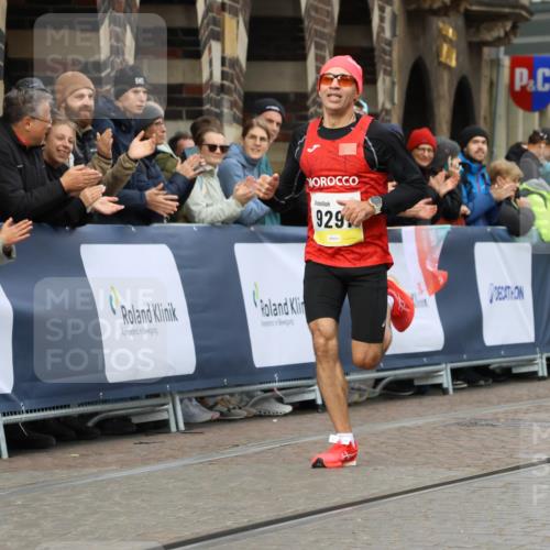 05.10.2025 - 20. swb-Marathon Bremen Strokosch-Dieckow http://msf.ph/oto/9219746 05.10.2025 10:31:46 Ziel 9291 meine-sportfotos.de